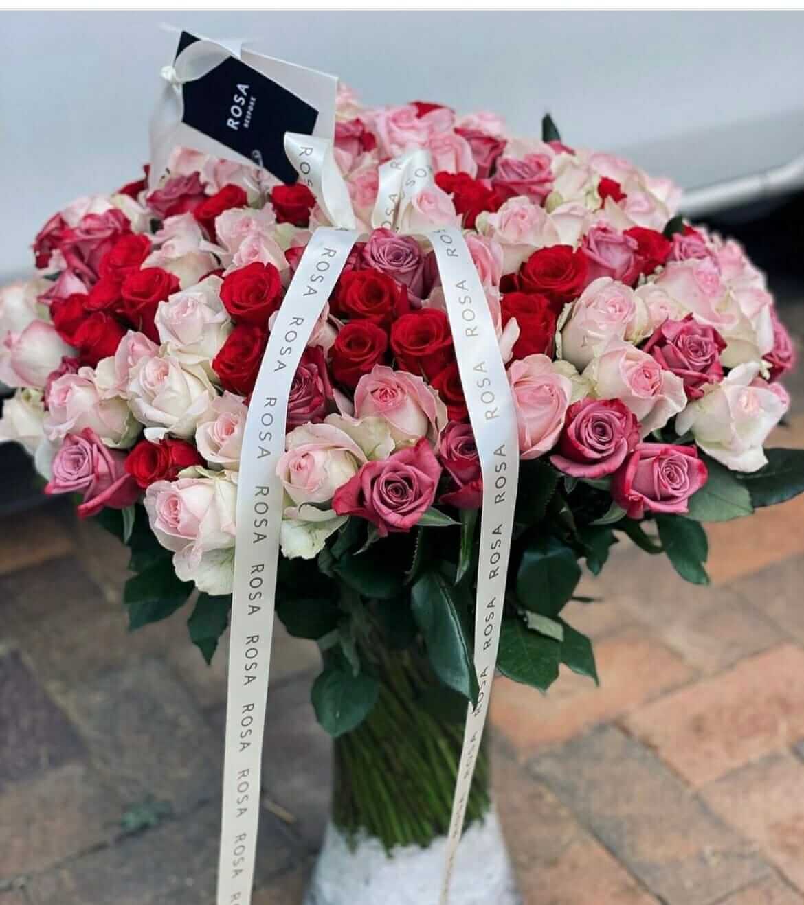 Light pink, cerise pink and purpe roses in a vase -  150 stems