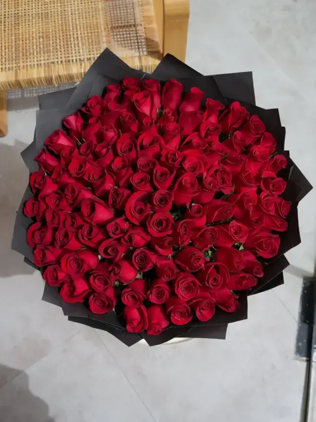 Double R 100 Roses 100 red roses - Rosa Bespoke Flowers