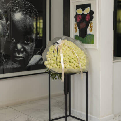 150 white roses