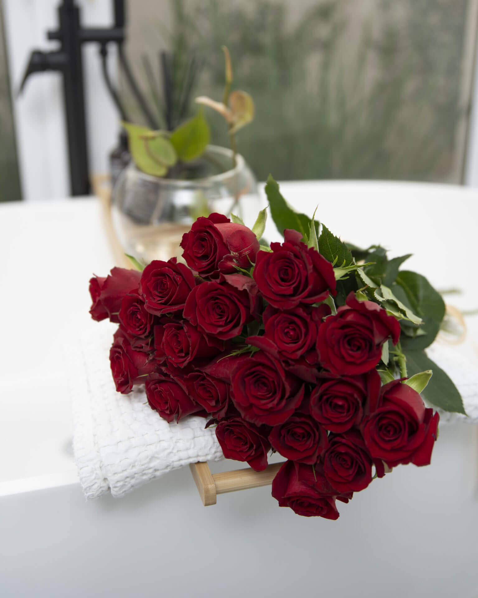 20 red roses -white wrapping - Image 2