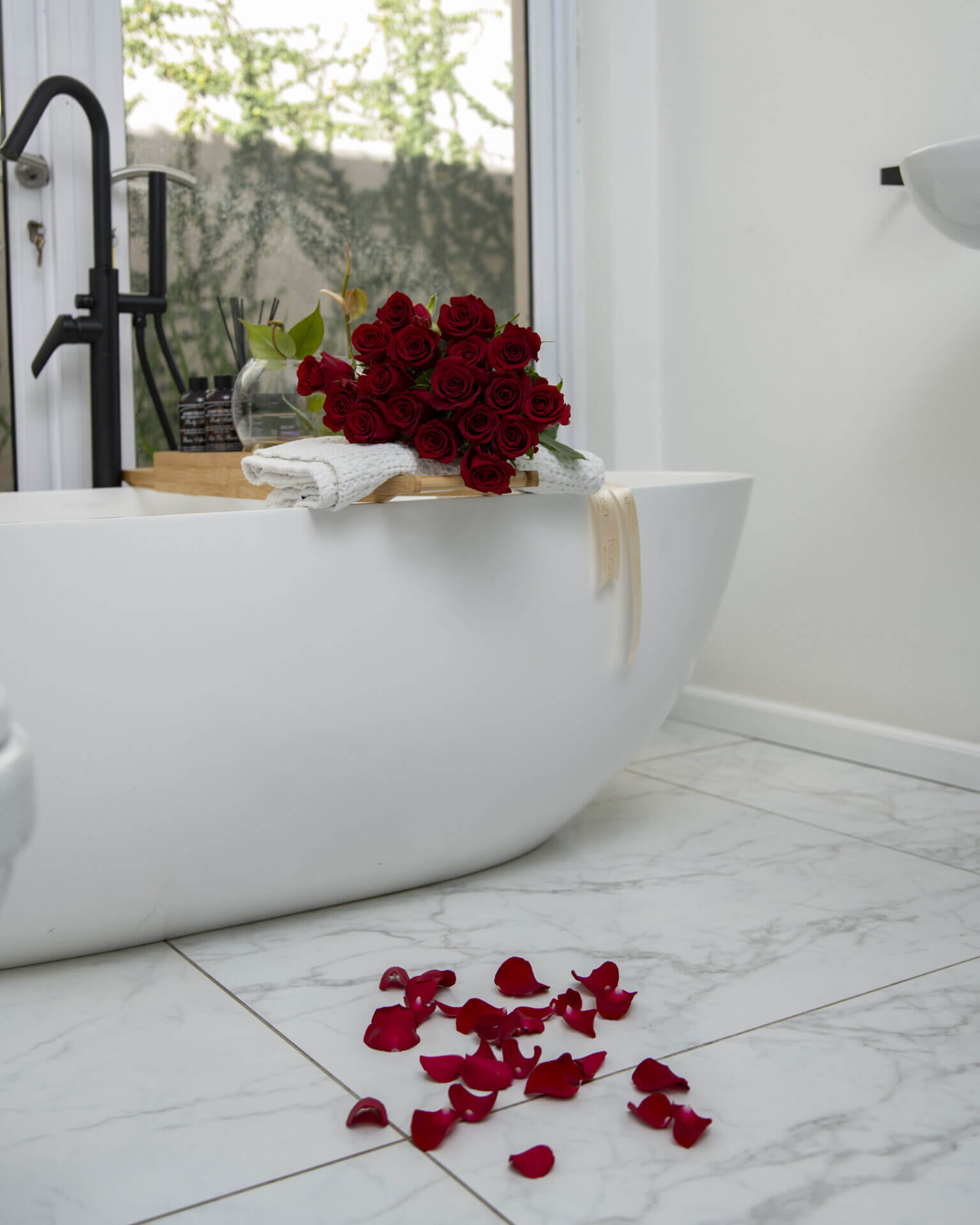 20 red roses -white wrapping - Image 3