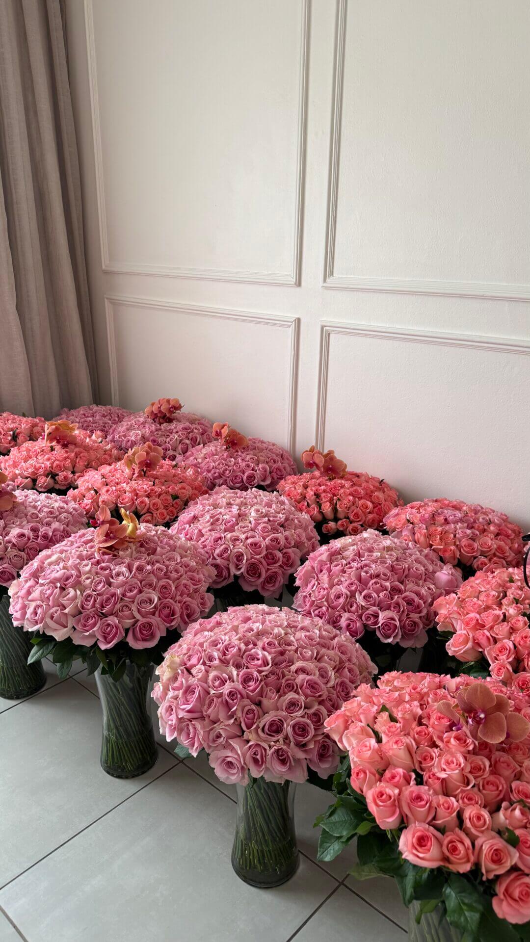 2000 pink roses in vases with orchids ontop - Image 2