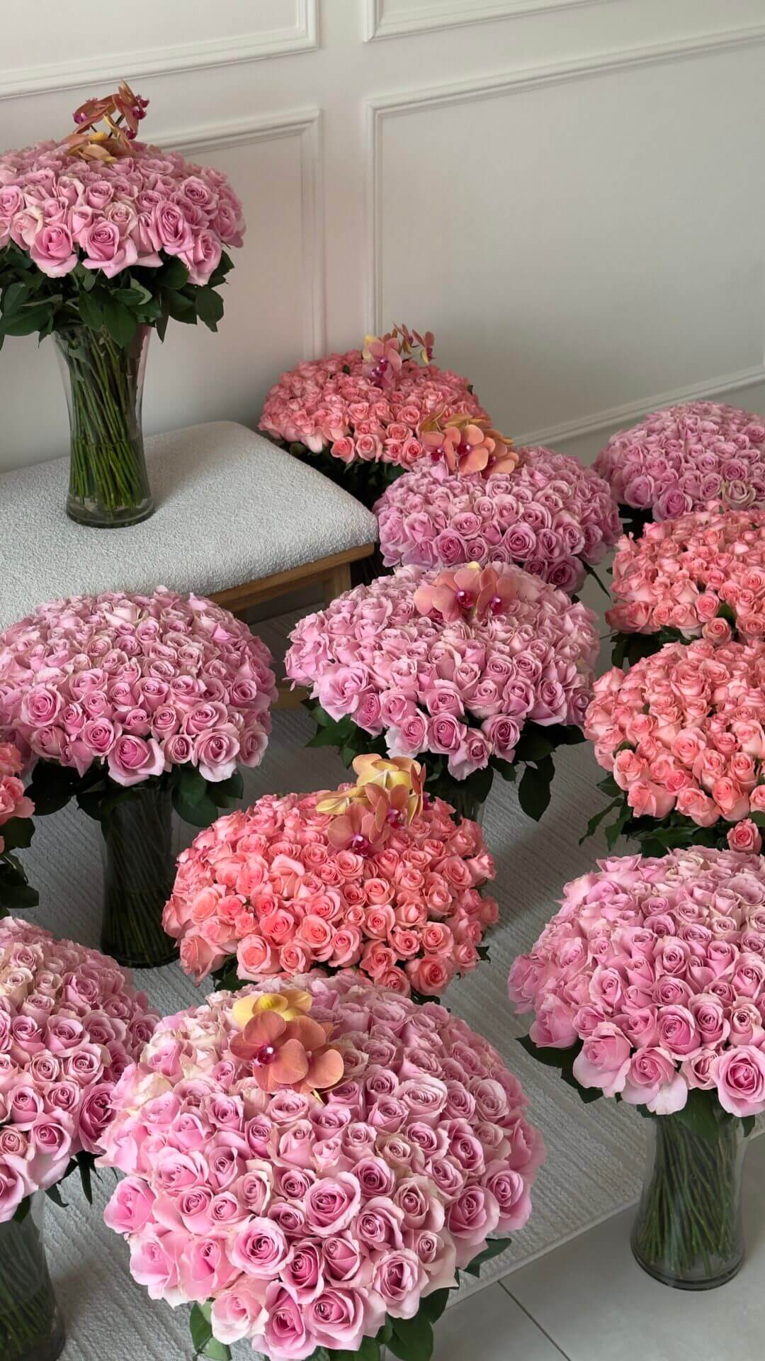 2000 pink roses in vases with orchids ontop - Image 4