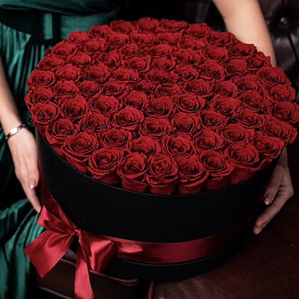 100 Red roses in black suede box